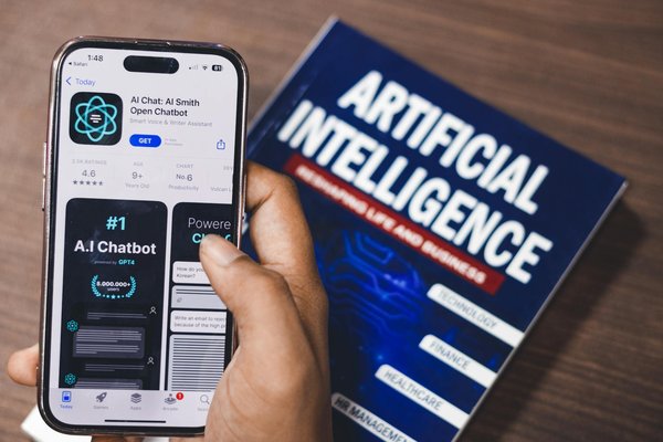 Avec la rédaction par IA, doit-on se passer de rédacteurs humains ?